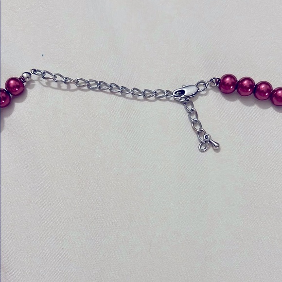 Elegant Red Beaded Necklace with Glossy Finish - Picture 3 of 4